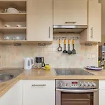 With Balcony Okopowa By Renters Apartamento